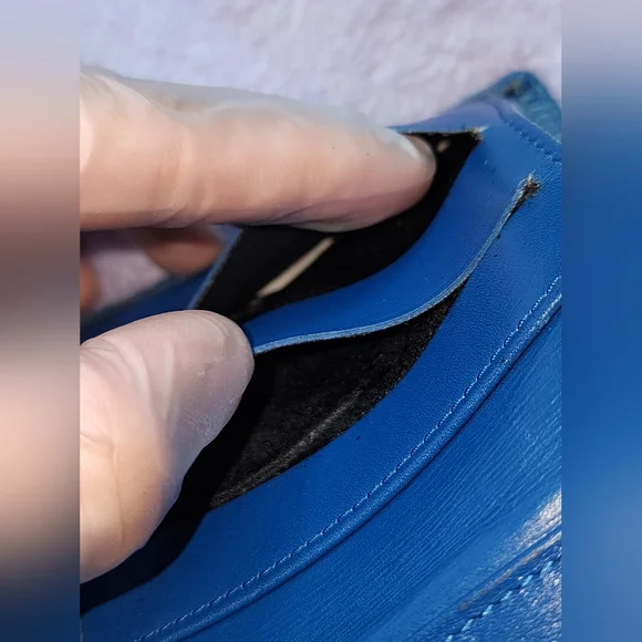 AUTHENTIC LOUIS VUITTON VINTAGE BLUE EPI LEATHER PORTE MONNAIE BILLETS WALLET - Picture 13 of 16